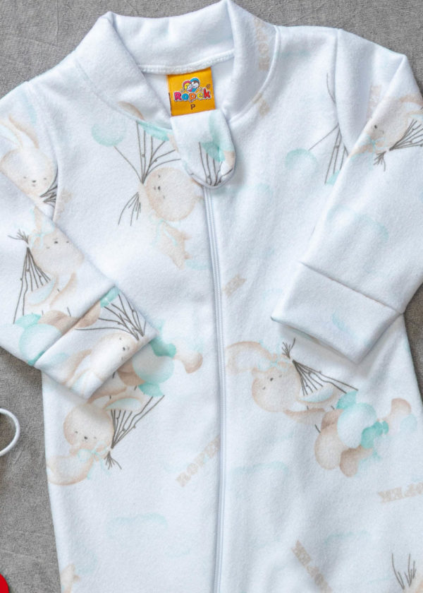 Macacão soft quentinho perfeito para inverno na estampa de Coelhos e Balões