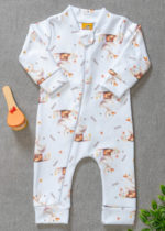 Macacão soft quentinho perfeito para inverno na estampa de Patinhos de Botas