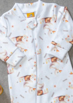 Macacão soft quentinho perfeito para inverno na estampa de Patinhos de Botas
