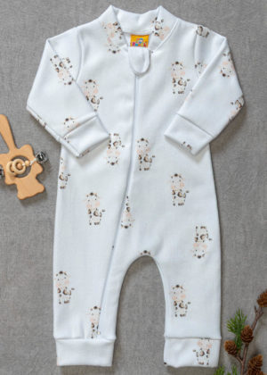 Macacão soft quentinho perfeito para inverno na estampa de Vaquinhas Malhadas